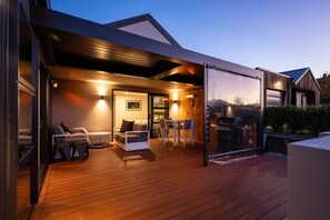 Outdoor dining - Brand New Wanaka Escape - Outdoor Fire (Wānaka)