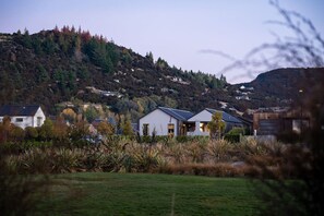 Exterior - Brand New Wanaka Escape - Outdoor Fire (Wānaka)