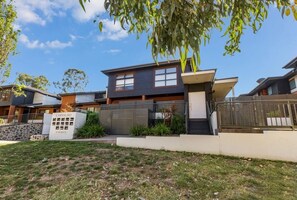 Exterior - 2BR 2bath townhouse in Garran (Garran)