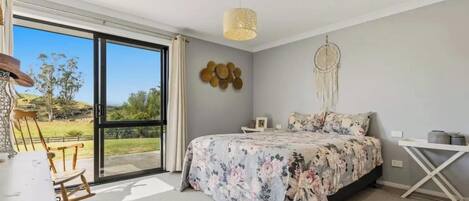 Iron/ironing board, internet, bed sheets