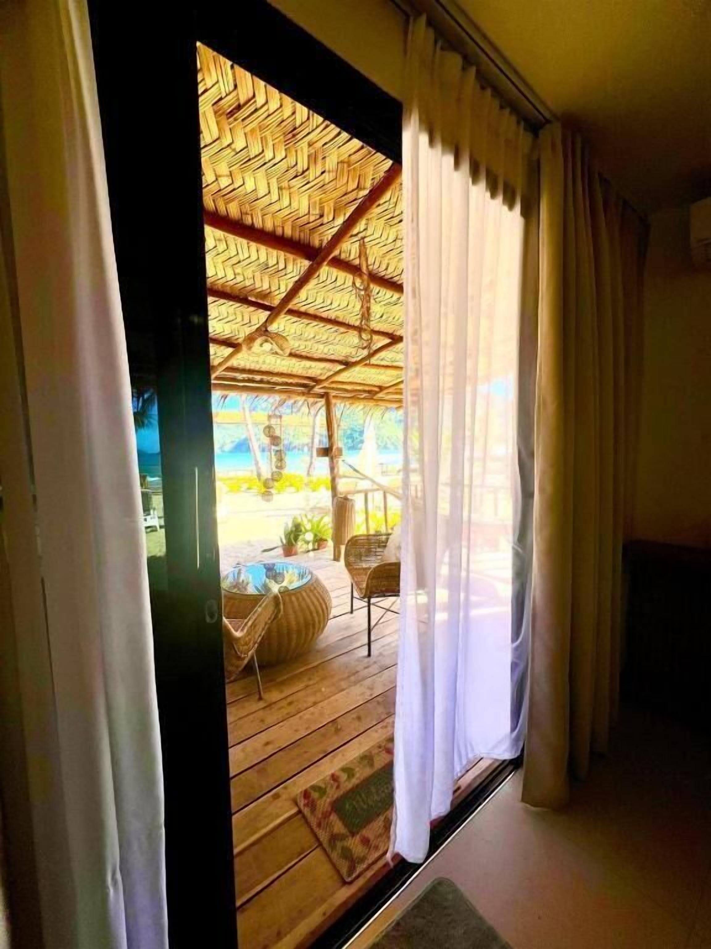 Deluxe Suite, Ocean View | Interior