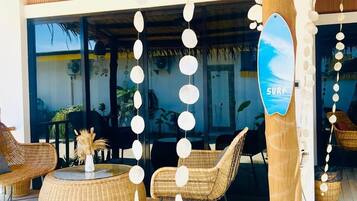Kamar Twin Superior, pemandangan laut terbatas | Meja kerja, ruang kerja ramah laptop, dan Wi-Fi gratis