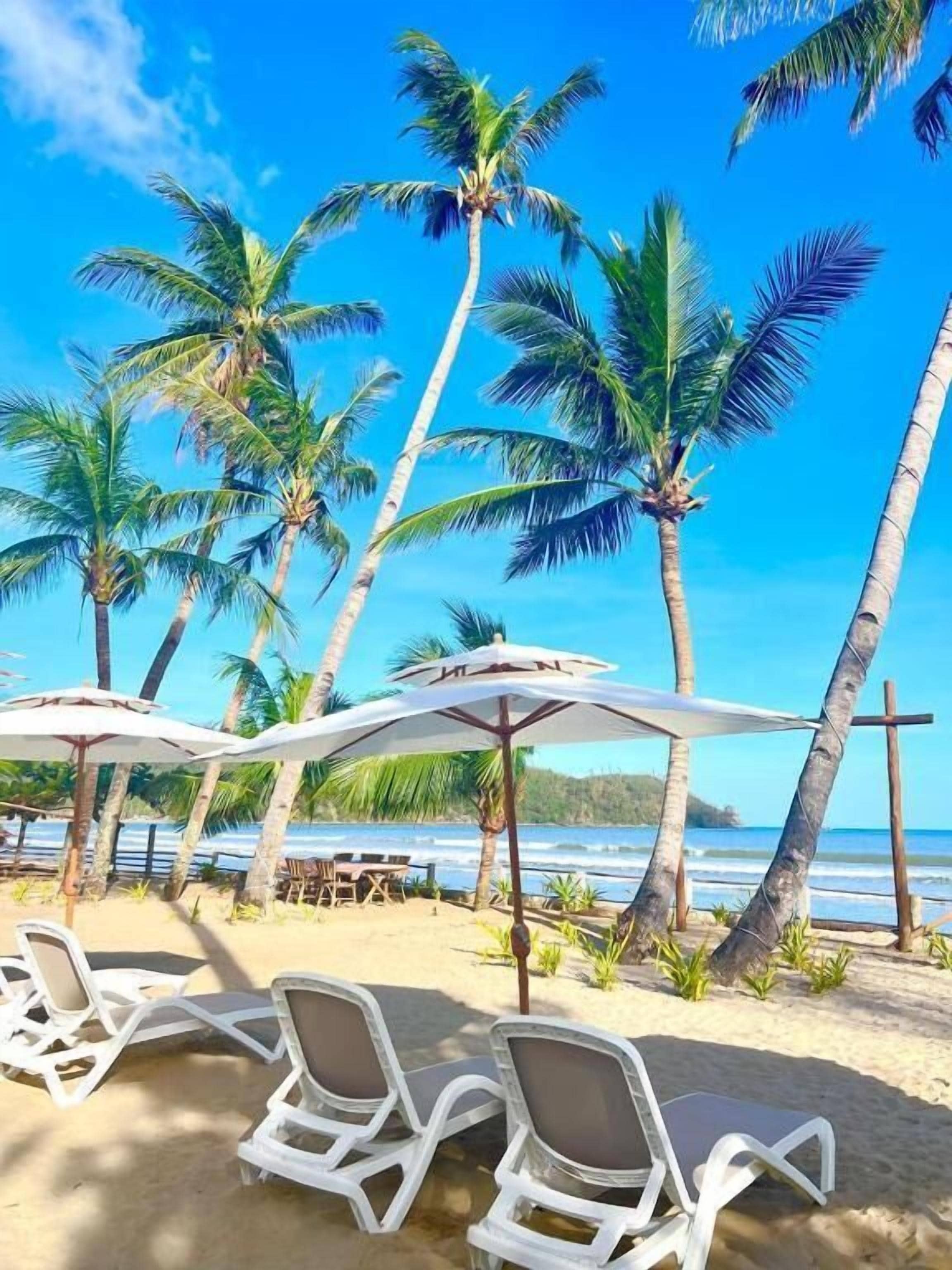 Private beach, white sand, sun loungers, beach umbrellas
