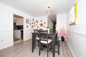 Dining - Spacious 3BR condo in Alexandria w/ 100" TV and free parking (Alexandria)