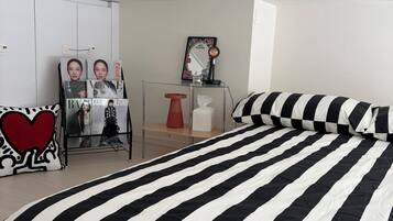Iron/ironing board, WiFi, bed sheets