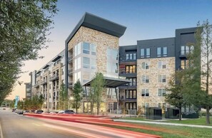 Exterior - Cozy 1-bedroom apartment in fabulous Addison (Addison)