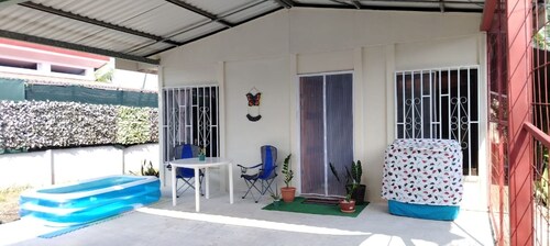Private Beach House 200Mbps WiFi 5 min to Beach Quiet & Safe