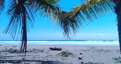 Private Beach House 200Mbps WiFi 5 min to Beach Quiet & Safe