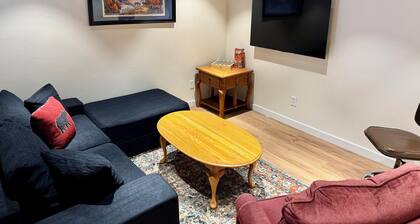 Moose Can Gully Home, Spacious Single Family 4 Bdrm South Hills