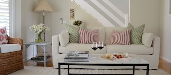 Mawson House Southern Highlands Views Calm Stylish