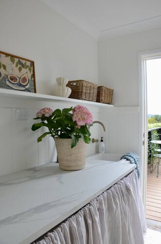 Mawson House Southern Highlands Views Calm Stylish