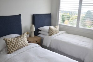 4 bedrooms, desk, iron/ironing board, travel crib