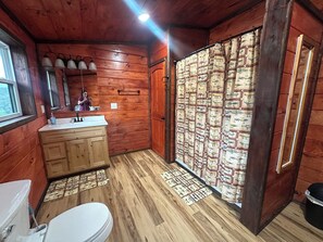 Toallas, jabón, papel de baño 