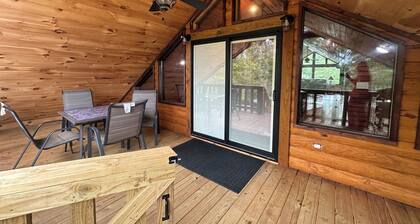 Delightful bunk cabin retreat in Parkers Lake with cozy charm