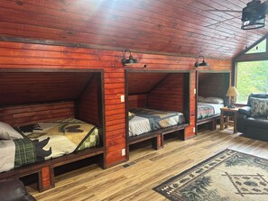 Tabla de planchar con plancha, wifi y ropa de cama 