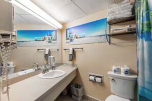 Hair dryer, towels, soap, toilet paper - Coastal get away on THE Clearwater BEACH (Clearwater)