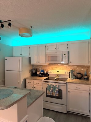 Fridge, microwave, oven, stovetop - "The Salty Turtle" / 2bd 2bth/Ocean View/ Pools/ Beach (Myrtle Beach)