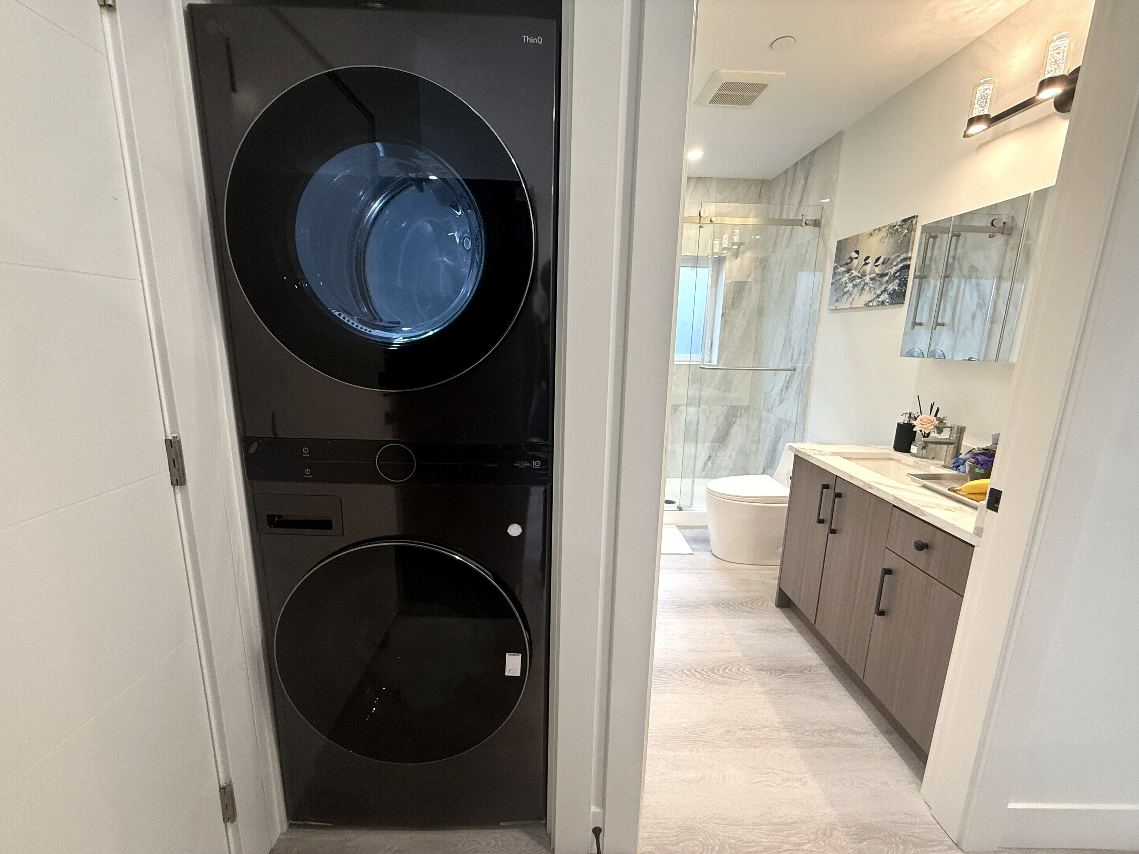 Comfort Suite, 2 Bedrooms, Kitchen | Bathroom | Free toiletries, hair dryer, towels, soap