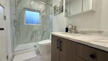 Comfort Suite, 2 Bedrooms, Kitchen | Bathroom