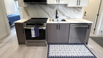 Comfort Suite, 2 Bedrooms, Kitchen | Private kitchen