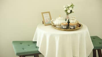 Deluxe Room | Dining