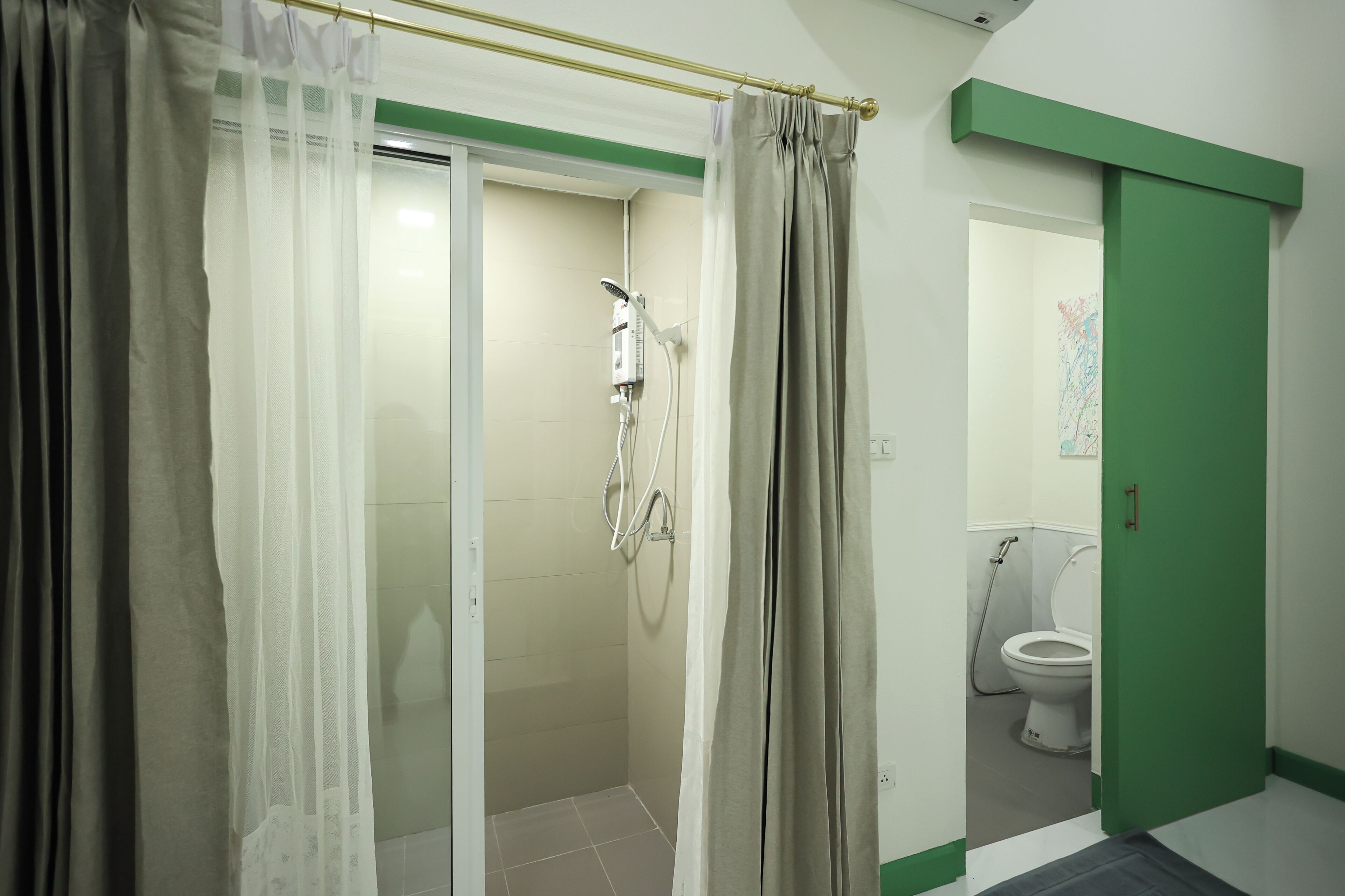 Standard Room | Bathroom | Shower, hair dryer, towels, soap