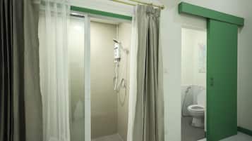 Standard Room | Bathroom | Shower, hair dryer, towels, soap