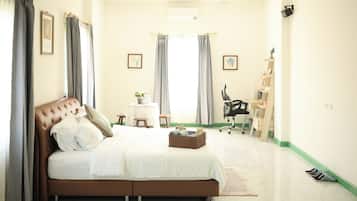 Classic Room | Desk