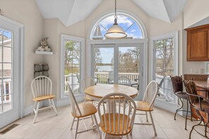 Dining - Buzzards Bay Beachfront Home: Kayaks, Fire Pit & Views! (Bourne)