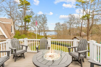 Beachfront Escape: Private Beach, Kayaks & Fire Pit