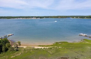 On the beach - Beachfront Escape: Private Beach, Kayaks & Fire Pit (Bourne)
