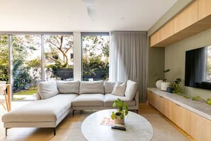 Living area - Peaceful Retreat 4BR with Direct Tram to City & Arenas (Hawthorn East)