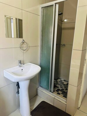 Apartment, 2 Bedrooms | Bathroom - Stylish Vorna Valley Apartment Comfort and Convenience in Midrand (Johannesburg)