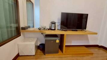 Standard Room, Partial Sea View | Room amenity