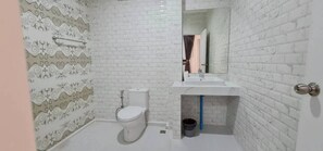 Family Room, Partial Sea View | Bathroom - Nara Paradise Beach (Narathiwat)