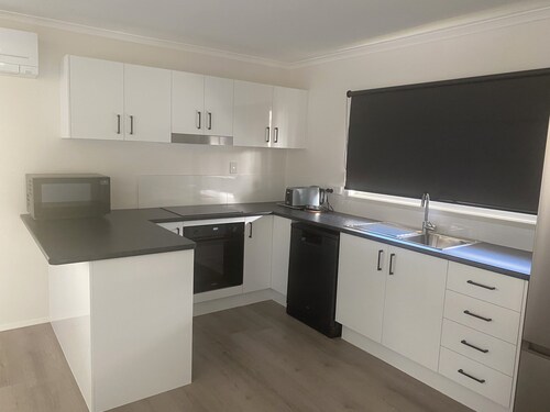 Spacious modern Beachside 2 Bedroom Unit.