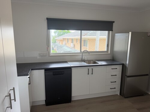 Spacious modern Beachside 2 Bedroom Unit.