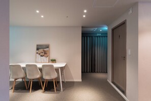 Dormitori compartit Comfort, només per a homes, no fumadors | Sala d'estar