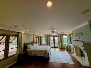 5 bedrooms, desk, iron/ironing board, free WiFi