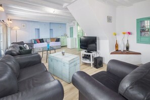 Living area - Soothing 6-bedroom villa near Motovun – a perfect blend of tradition and luxury (Oprtalj)