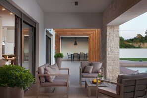 Honeymoon Villa, Multiple Bedrooms (Villa Royal Green) | Outdoor dining - Villa Royal Green (Rasa)