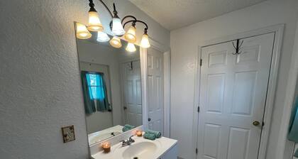 Private Entry Cozy Suite w/ Ensuite Bath • Quiet • Parking • Long Stay Ready