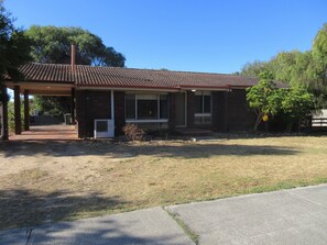Exterior - Barnard Beach House
Family home welcoming dogs. Walking distance to the beach. (Broadwater)