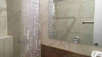 Basic Studio, Sea View | Bathroom