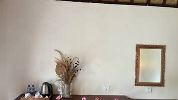 Cottage, Balcony, Garden View | Interior