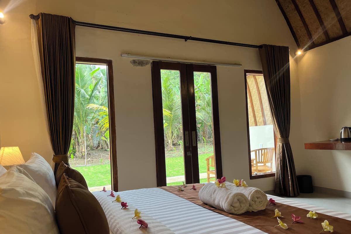 Cottage, Balcony, Garden View | Free WiFi, bed sheets