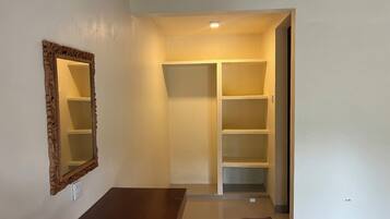 Cottage, Balcony, Garden View | Bahagian dalam