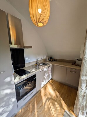 Fridge, microwave, oven, stovetop - Ecolodge Lavanda - Les Chênes Verts Experiences (Piolenc)