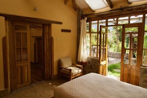 Cortinas blackout, insonorización y tabla de planchar con plancha 