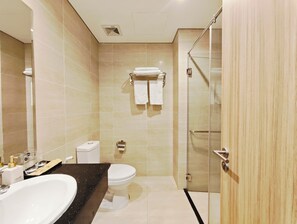 Chambre Double, vue ville | Salle de bain | Douche